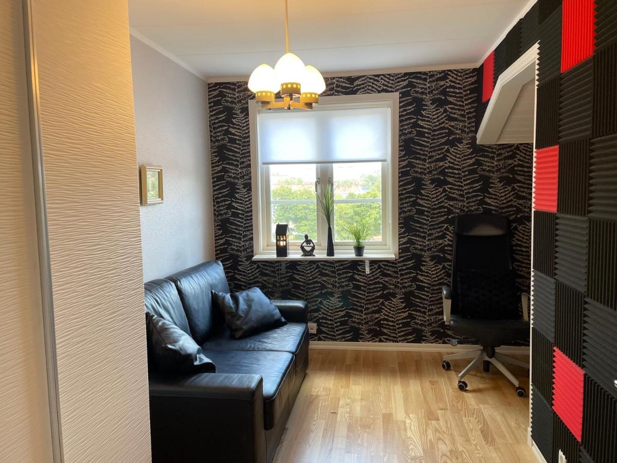 Apartment Uddevalla Bohuslaen Bubbelbad Екстериор снимка