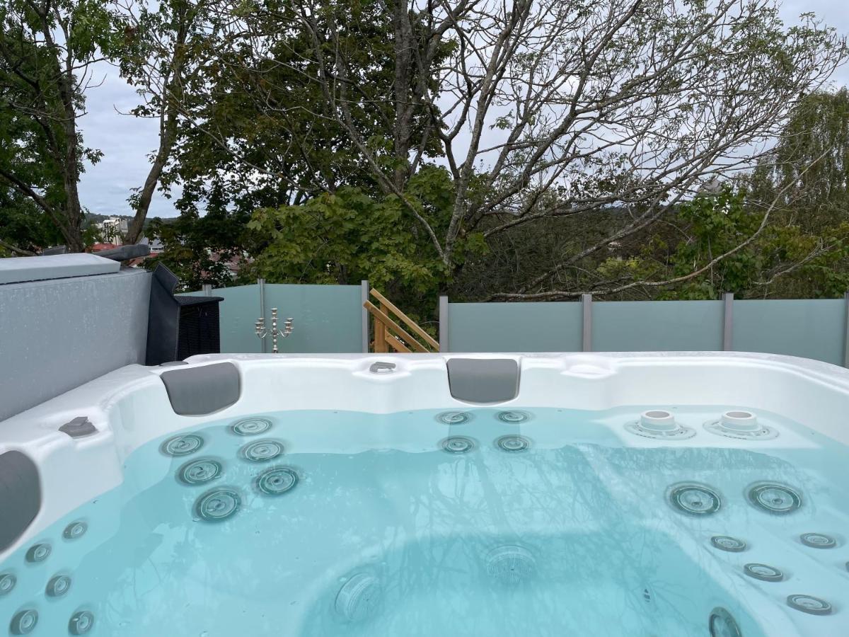 Apartment Uddevalla Bohuslaen Bubbelbad Екстериор снимка